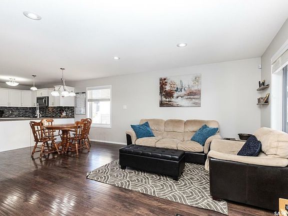 4th image of 201 Warwick Cres