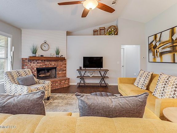 2nd image of 14277 Mosswood Dr
