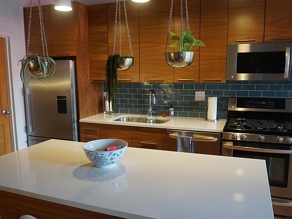2nd image of 2333 W Saint Paul Ave APT 201