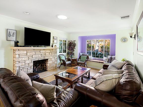 5th image of 4747 Cartwright Ave