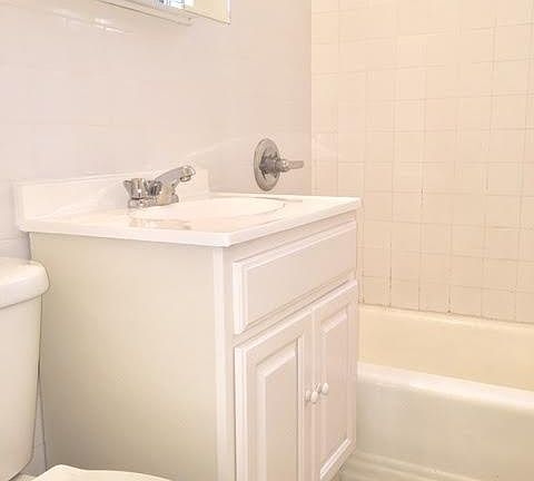 3rd image of 380 Park Ave APT A3
