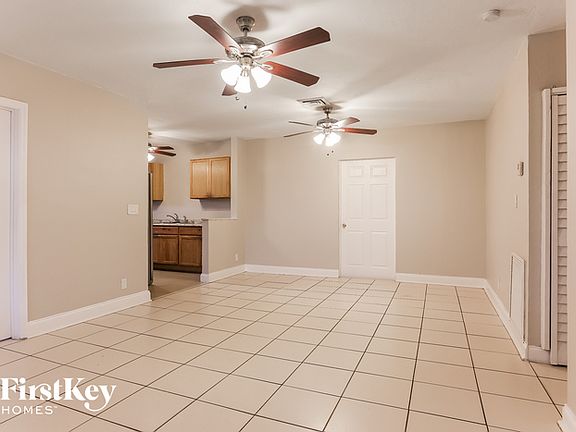 4th image of 100 NE 17th Ct
