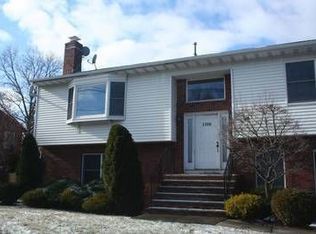 1750 Windsor Rd, Teaneck, NJ 07666