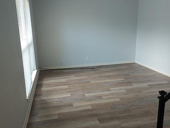 4th image of 1048 Ferndale Ave