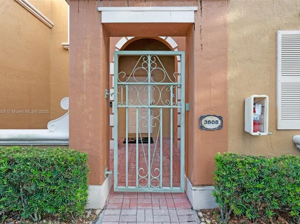 8422 NW 140th Ter APT 3608, Miami Lakes, FL 33016