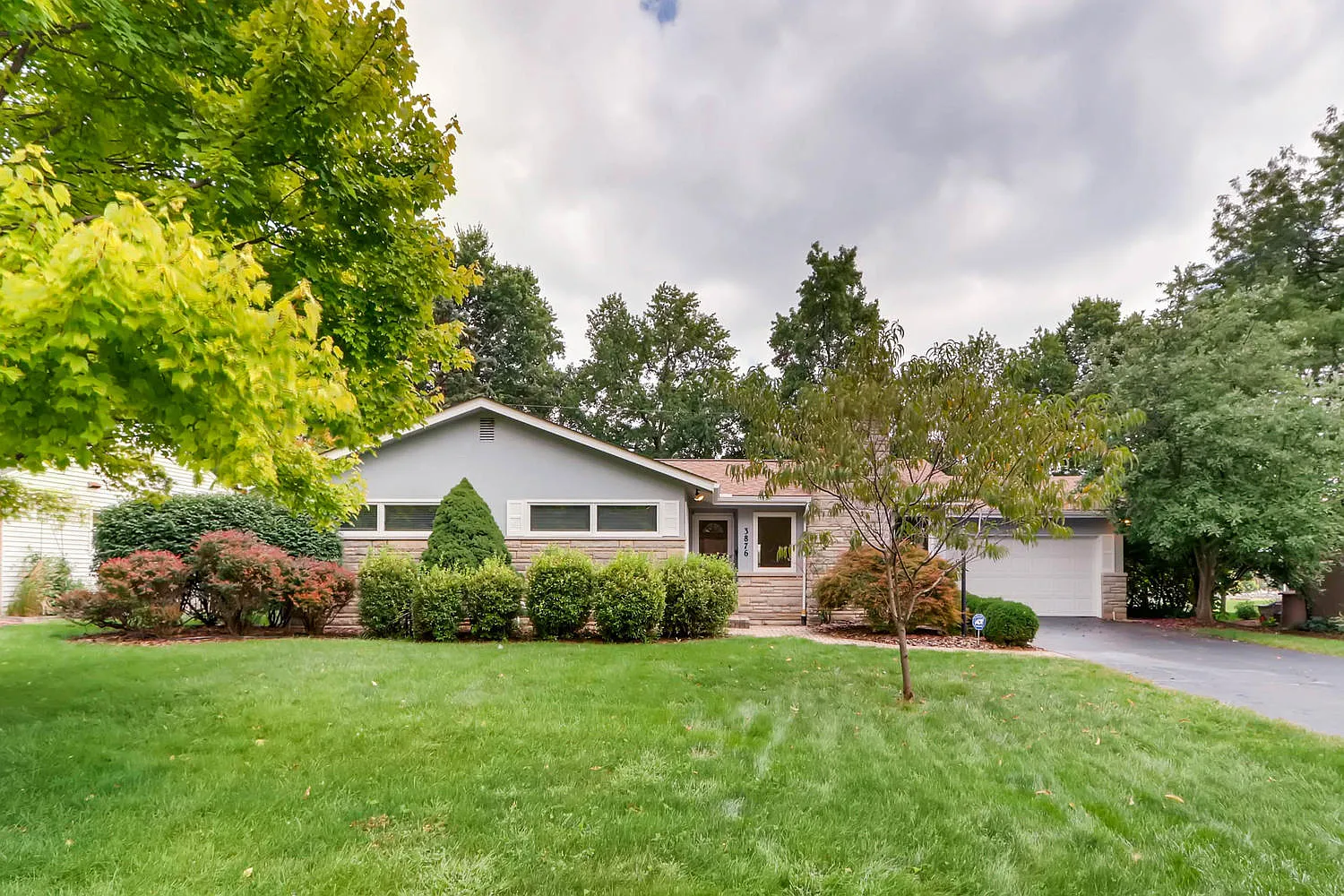 3876 Mountview Rd photo 1