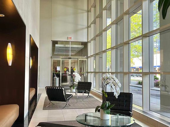 4th image of 5320 N Sheridan Rd APT 2203