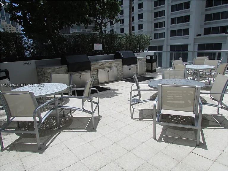 1111 SW 1st Ave #1815 — Photo 35