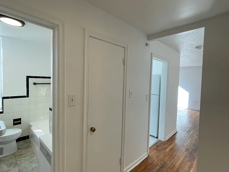 2407 Lake Shore Blvd W #4 — Photo 8