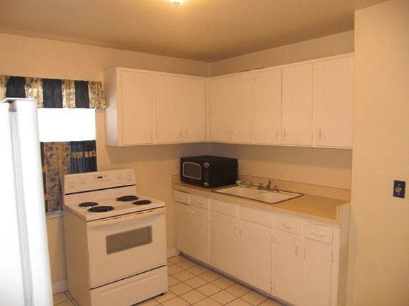 5th image of 3542 Edgewater Dr