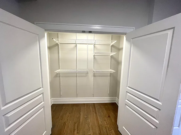2539 W Iowa St — Photo 12