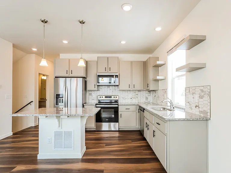 4752 N Tower Ct — Photo 7