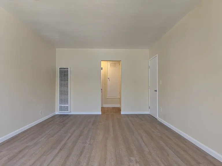 10223 Darby Ave #4 — Photo 3
