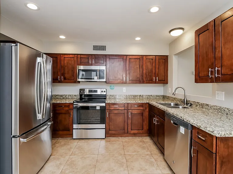 3421 E Dragoon Ave — Photo 6