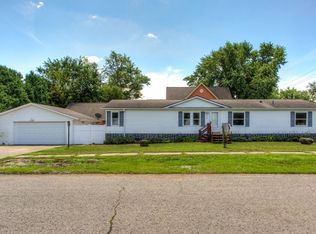 250 NW Poplar Ave, Earlham, IA 50072