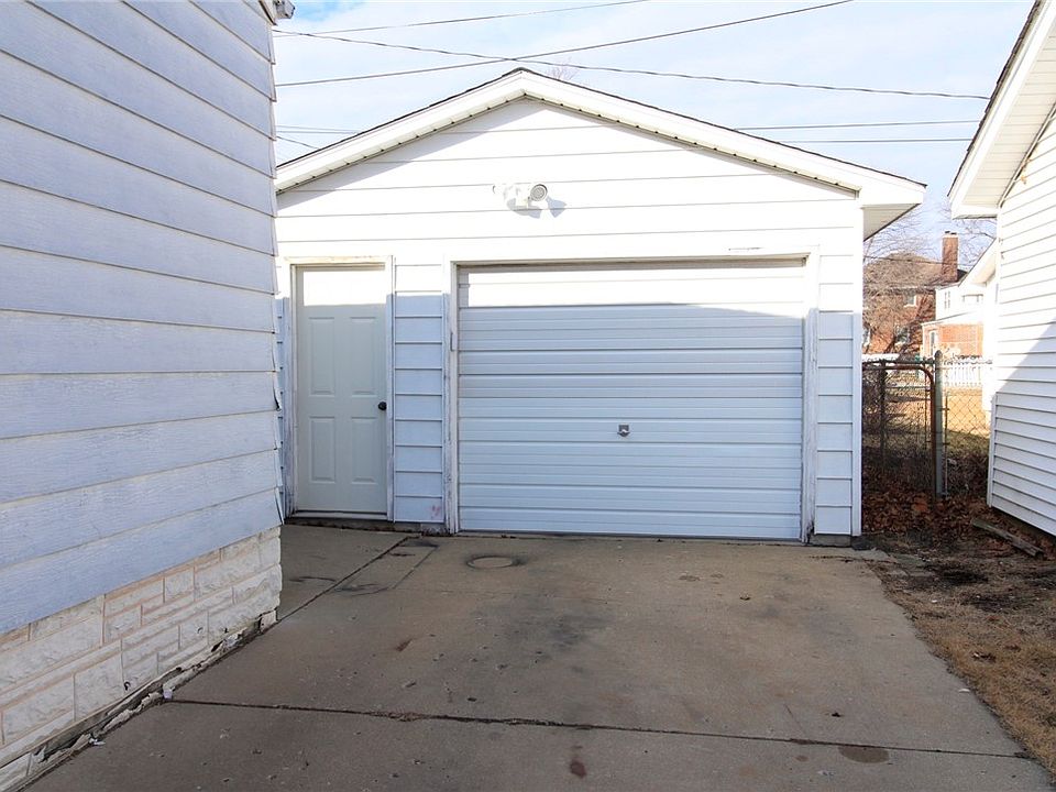 2nd image of 148 E Kellar Ln