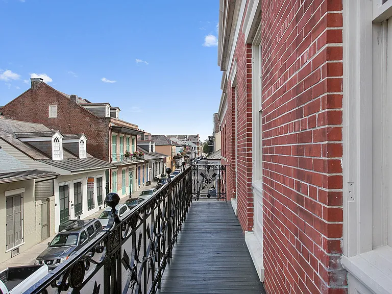 The Academy Luxury Apartments and Townhomes — Photo 17