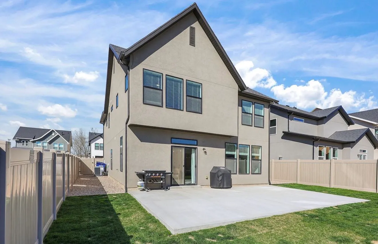 4 bed, 3.5 bath, 2351 sqft, $3,499 — Photo 3