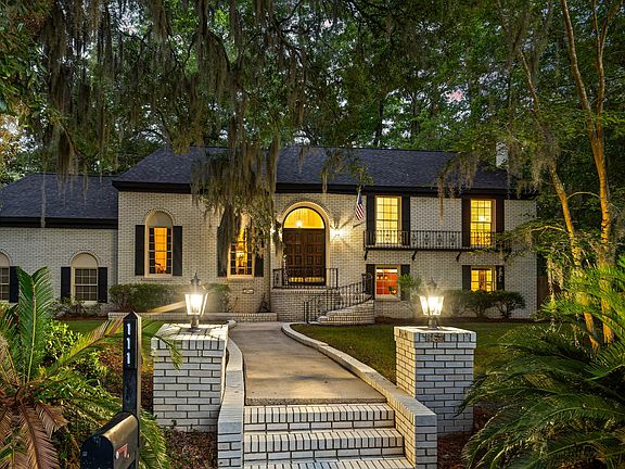 2nd image of 111 Seven Oaks Ln