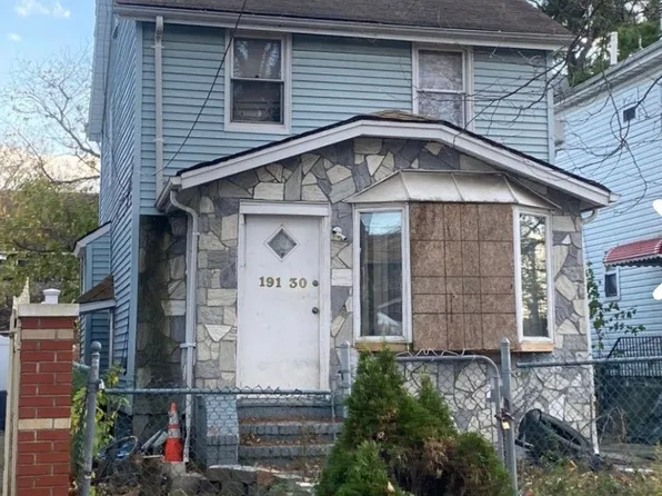 19130 114th Dr, Saint Albans, NY 11412