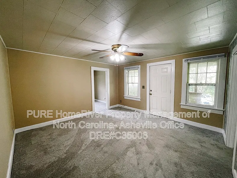 2 bed, 1.0 bath, $1,295 — Photo 2