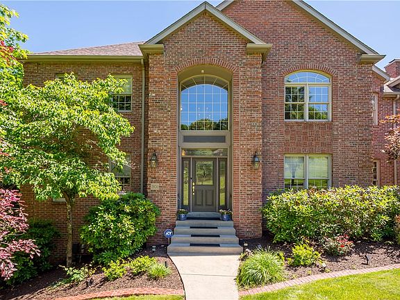 2nd image of 301 Bunker Hill Dr
