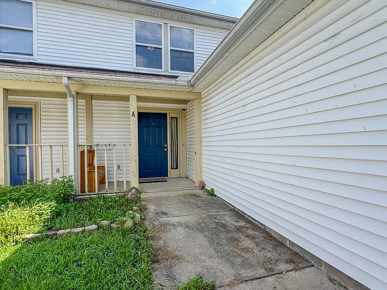 2119 Bridgewater Cir #A — Photo 2