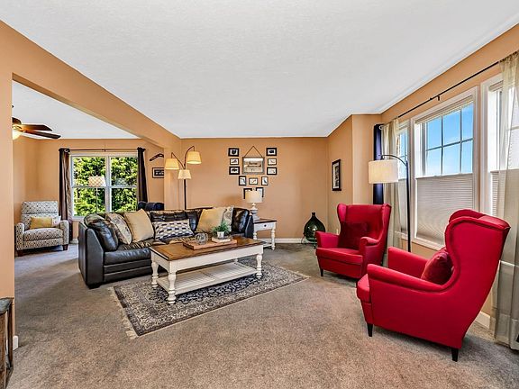 2nd image of 861 Dufour Ln
