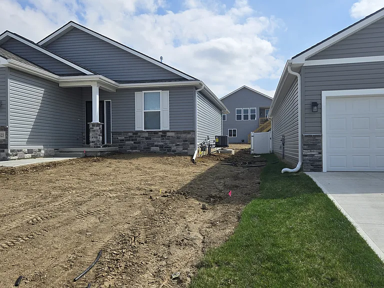 17523 Greenleaf St — Photo 3