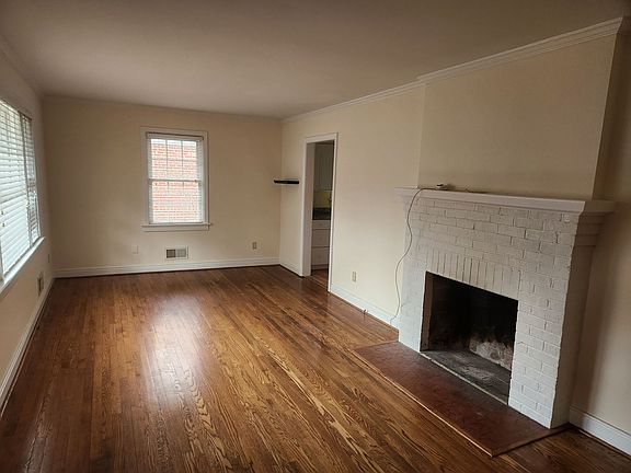 4th image of 4704 Augusta Ave