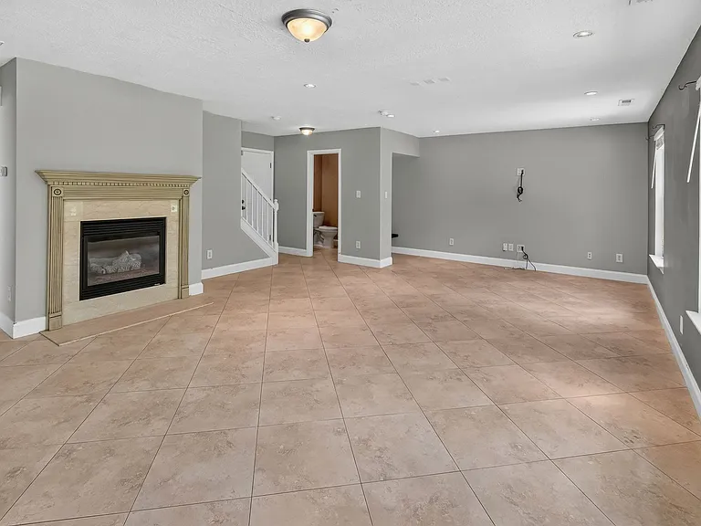 10745 Glenluce Ave — Photo 7