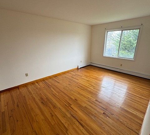 4th image of 231 Macarthur Ave Floor 1