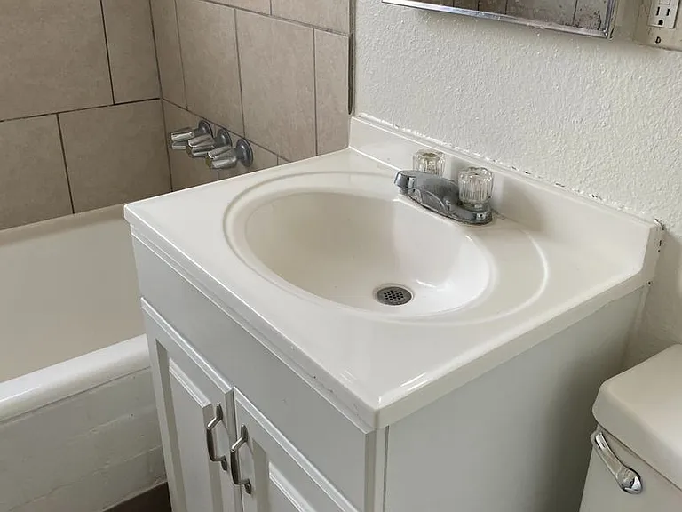 461 W Colorado St — Photo 23