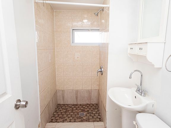 4th image of 4314 N Monticello Ave #3