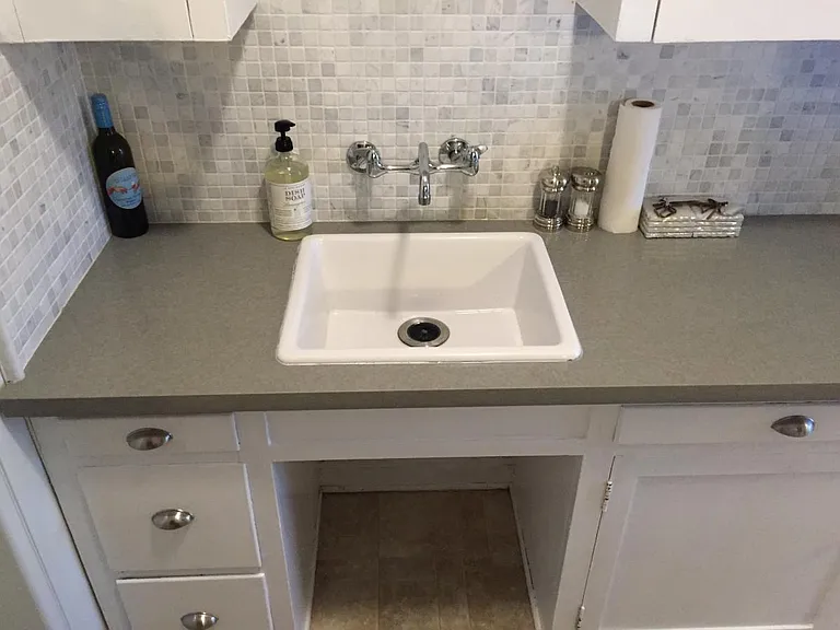 dishwashing soap provided