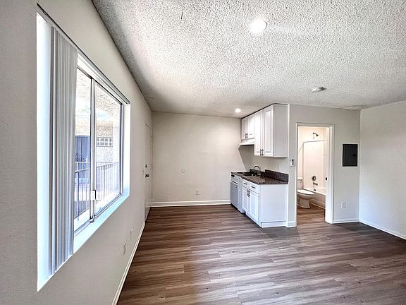 5th image of 16765 Sherman Way #15