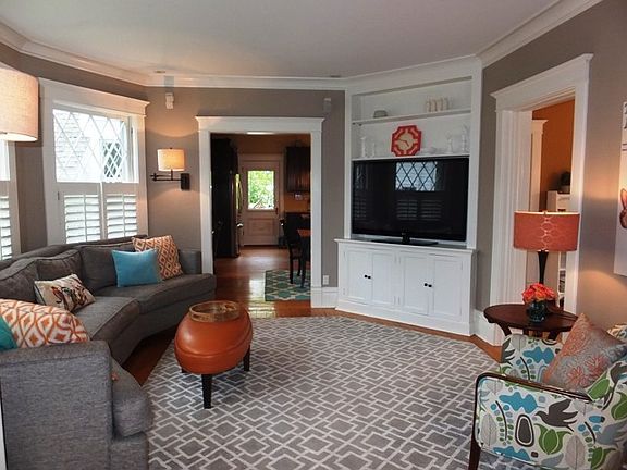 5th image of 1028 N Wheaton Ave