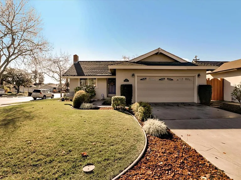 202 Belden Dr — Photo 2