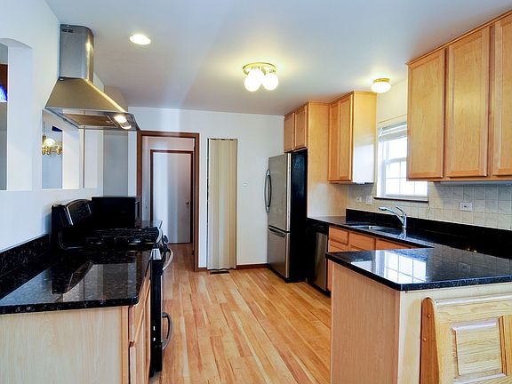 4th image of 2331 Cheshire Dr