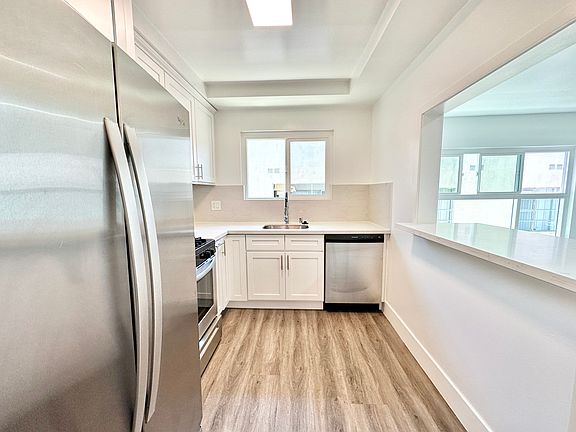3rd image of 1043 N Genesee Ave #7