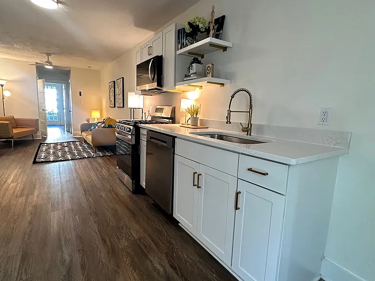3203 Ellwood Ave #A — Photo 4