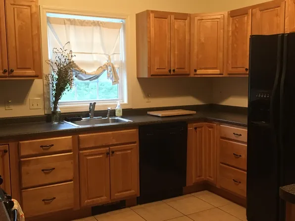 58 Winston Dr, Wilder, VT 05088
