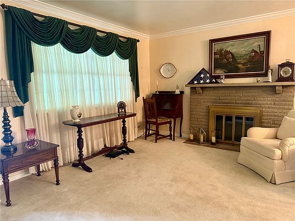 3rd image of 120 Hillcrest Dr