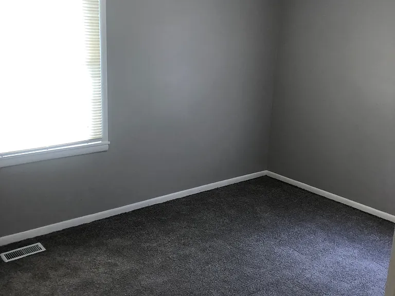 2302 S 37th St — Photo 10