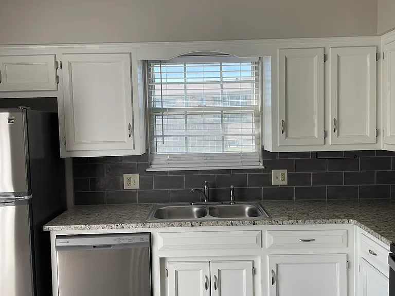5623 NW 66th Ter #5623 — Photo 8
