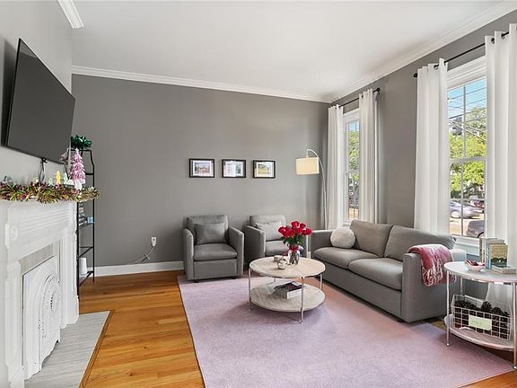 4th image of 1403 Broadway St