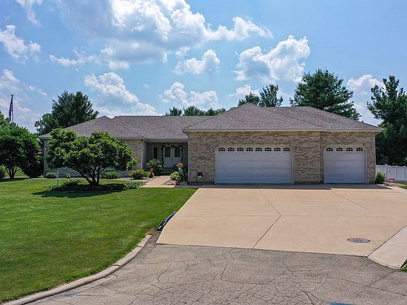 2nd image of 1717 Hillcrest Ct