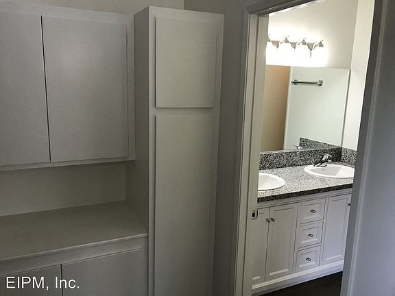 4th image of 172 Kingston Ave APT B