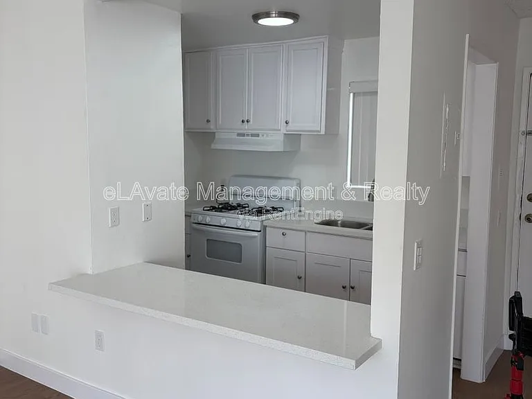 6815 Kelvin Ave. — Photo 19