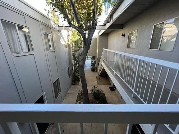 4th image of 12654 Moorpark St APT 10
